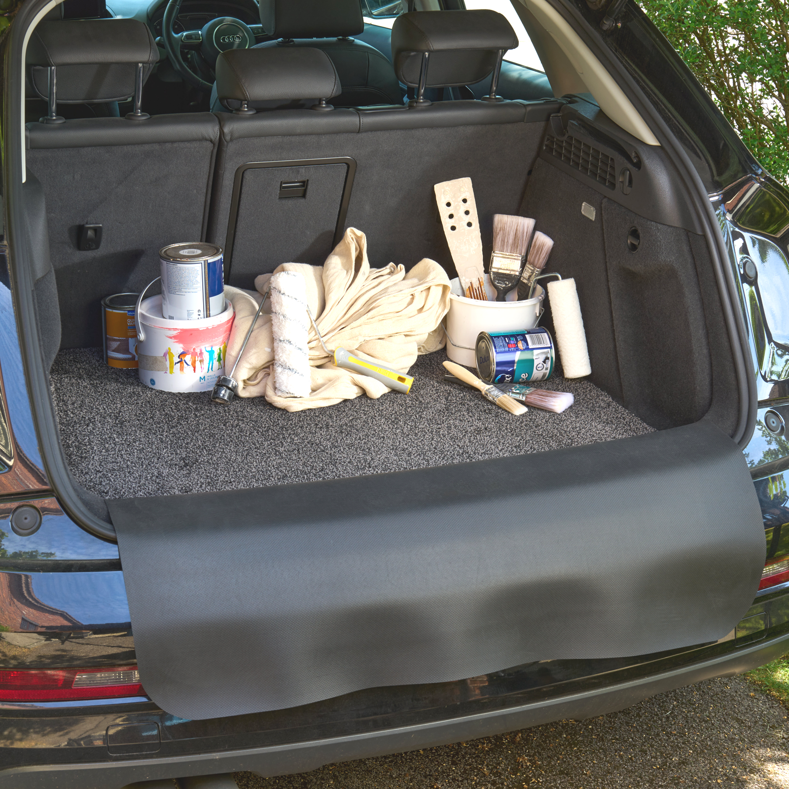Car Protector Set Premium - Decorators equipment in the boot of a car, with a mat preventing it from making the boot dirty